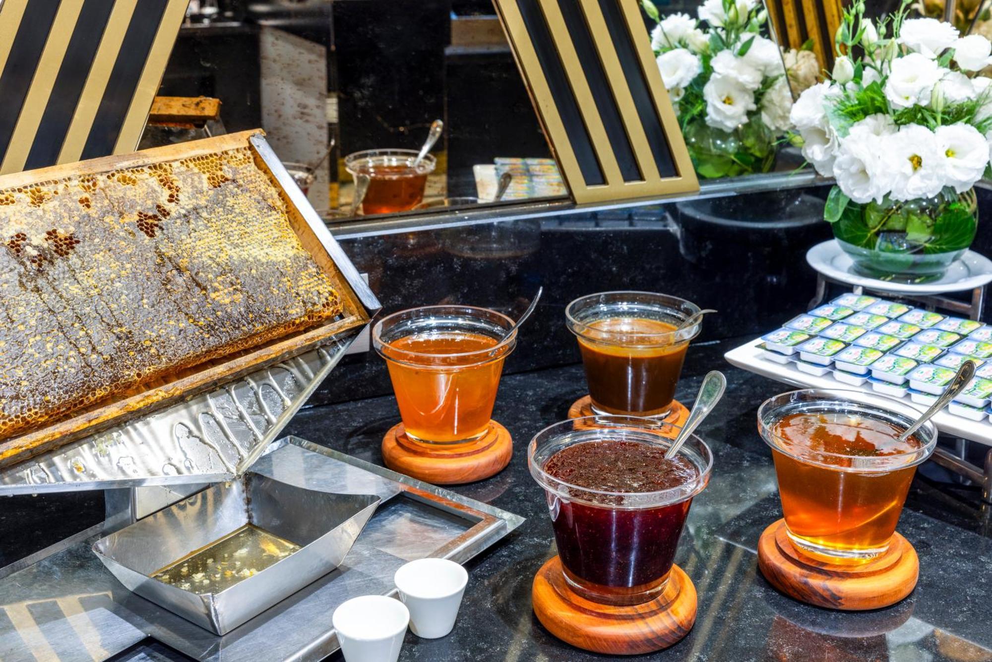 Готель Ramada By Wyndham Istanbul Golden Horn Екстер'єр фото